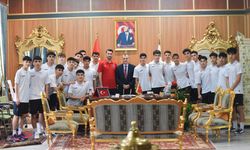 Yunusemre'nin U16'ları Başkan Balaban’ı ziyaret etti