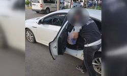 “Dur” ihtarına uymayarak tarlaya kaçan otomobilden 19 bin adet uyuşturucu hap çıktı