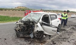 Manisa’da otomobiller kafa kafaya çarpıştı: 1’i ağır 3 yaralı