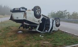 Manisa'da yağmur kaza getirdi: Yoldan çıkan kamyonet ters döndü