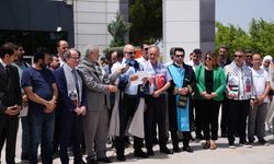 Manisalı akademisyenler İzmir'de İsrail'i protesto etti