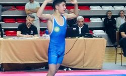 Manisa Büyükşehir Belediyespor güreşçisi Halil Şimşek şampiyon oldu