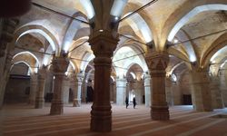 800 yıllık Divriği Ulu Camii'nin halıları Demirci'de dokundu