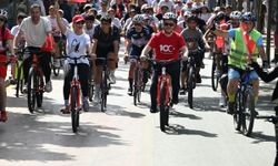 Manisa'da pedallar 19 Mayıs için çevrildi |Manisa Valisi bisiklet turuna katıldı