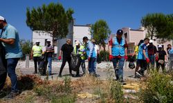 Yunusemreli gönüllüleri temizliğe devam ediyor; yaklaşık 3 ton çöp toplandı