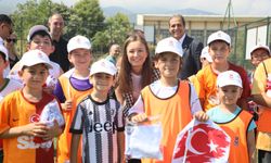 Başkan Durbay yaz futbol kursunda genç yeteneklerle buluştu