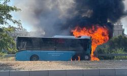 Antalya'da halk otobüsünde çıkan yangın söndürüldü