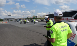 Polisin yaptığı denetimlerden kaçmak isteyenler pes dedirtti