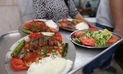 Manisa kebabının dumanı 97 yıldır aynı dükkanda tütüyor