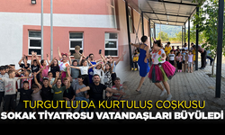 Turgutlu'da kurtuluş coşkusu; Sokak tiyatrosu vatandaşları büyüledi