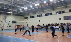 Ahmetli Belediyesi Voleybol Turnuvasında Zaferle Döndü