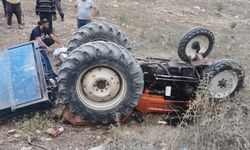 Traktör devrildi, baba öldü kızı yaralandı