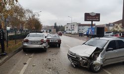 Zincirleme kazada 1’i bebek 3 kişi yaralandı