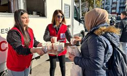 Kızılay'dan esnafa mesir macunlu süt ikramı