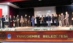 ‘Beni Hatırlayınız’ Tiyatro Gösterisi, Yunusemre’de Büyük Beğeni Topladı