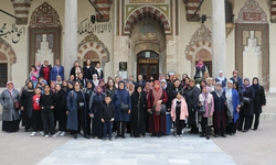 Kulalı kadınlar Manisa’yı gezdi