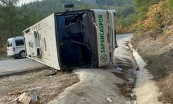 İlkokul öğrencilerini taşıyan midibüs devrildi: 7 öğrenci, 2 öğretmen ve şoför yaralandı