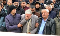 Bıçaklanarak öldürülen taksici memleketinde toprağa verildi