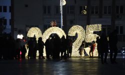 Yeni yıl coşkusu Manisa meydanlarına taştı