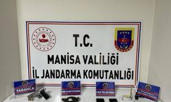 Durdurulan şüpheli araçta yasaklı madde ve silah ele geçirildi