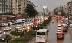 Manisa trafiğinde yağmur çilesi