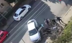 Kendisini bıçaklayan eski kocasını mahallelinin elinden aldı... O anlar kamerada