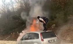 Otomobil alev topuna döndü, canını hiçe sayıp yangını söndürmeye çalıştı