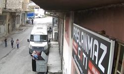 2'nci kattan çöp konteynerine düşen bebek güvenlik kamerasına yansıdı