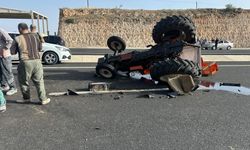 Traktör ile otomobil çarpıştı: 3 yaralı