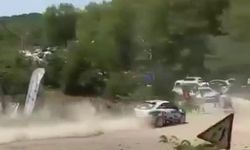 Ralli yarışında korku dolu anlar: Yarış aracı seyircilerin bulunduğu bölgeye savruldu