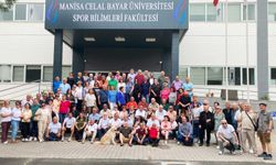 Manisa Spor Akademisi mezunları 40 yıl sonra aynı sıralarda buluştu