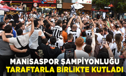 Manisaspor, şampiyonluğu taraftarla  birlikte kutladı