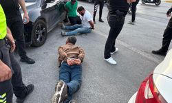 Durdurulan araçtaki şahıslar polise saldırdı: 2 yaralı, 3 gözaltı