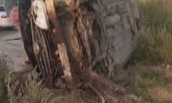 Takla atarak yan yatan otomobildeki 4 kişi yaralandı