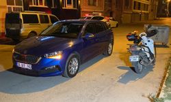 Motosikletli kurye otomobille çarpıştı: 1 yaralı