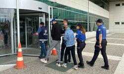Çaldıkları plakayı başka araca takıp kaçtılar