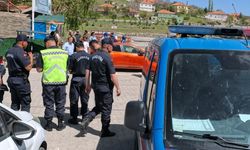 Dede ile torunu fotoğraf çektirirken Melendiz Çayı'na düştü