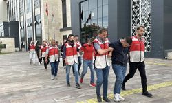 Polisin 'dur' ihtarına uymayarak kaçan ve üniversite öğrencisinin ağır yaralanmasına sebep olan 2 şüpheli tutuklandı