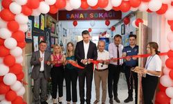 Saruhanlı’da eğitime ve sanata destek sürüyor