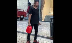 Üstüne benzin dökerek kendini yakmak istedi, polis engel oldu