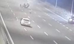 Sakarya'da feci kaza: 9 yaşındaki çocuk taklalar atan otomobilden yola savruldu