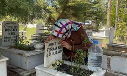 Anneler Günü'nü bebeğinin mezar taşını öperek geçirdi