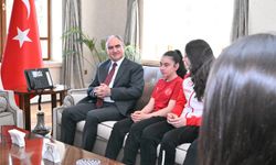 Vali Özkan gençleri ağırladı
