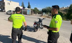 Motosiklet ile kamyonet çarpıştı: 1 yaralı