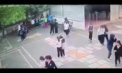 Camına taş atılmasına sinirlenen kadın, okulun bahçesindeki çocuğa saldırdı