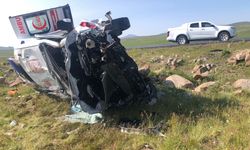 Ambulans şarampole uçtu: 1’i doktor 4 kişi yaralandı
