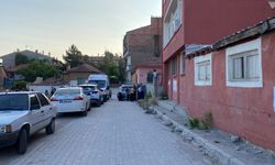 Boğazına bıçak dayadı, evini ateşe verdi