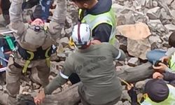 Gabar Dağı'nda kayalıklardan düşen genç, askeri helikopterle alındı