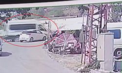 Otomobille çarpışan minibüs dereye uçtu, o anlar kamerada