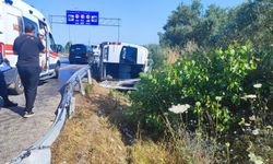 Kontrolden çıkan minibüs devrildi, 6 turist ve sürücü yaralandı